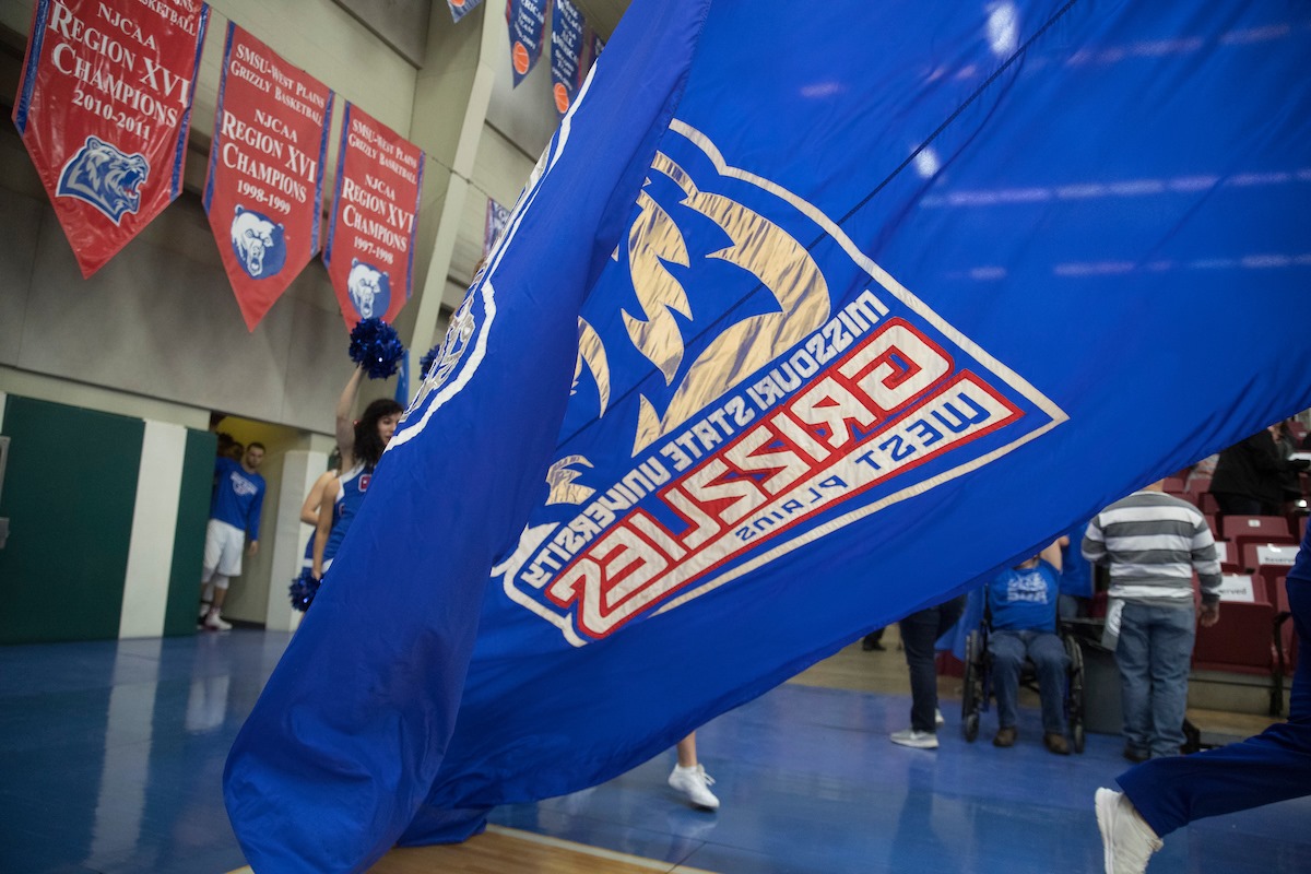 Grizzly Cheer Team clinics, tryouts set